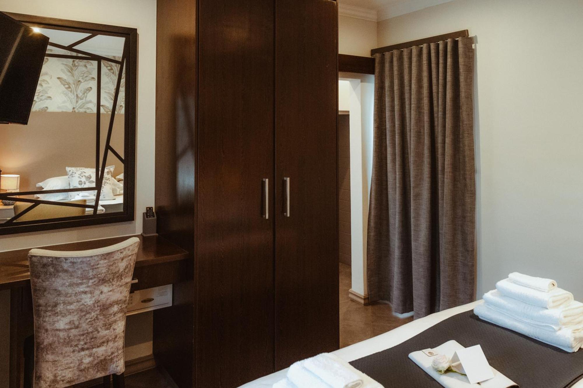 פוצ'פסטרום The Feather Hill Boutique Hotel מראה חיצוני תמונה